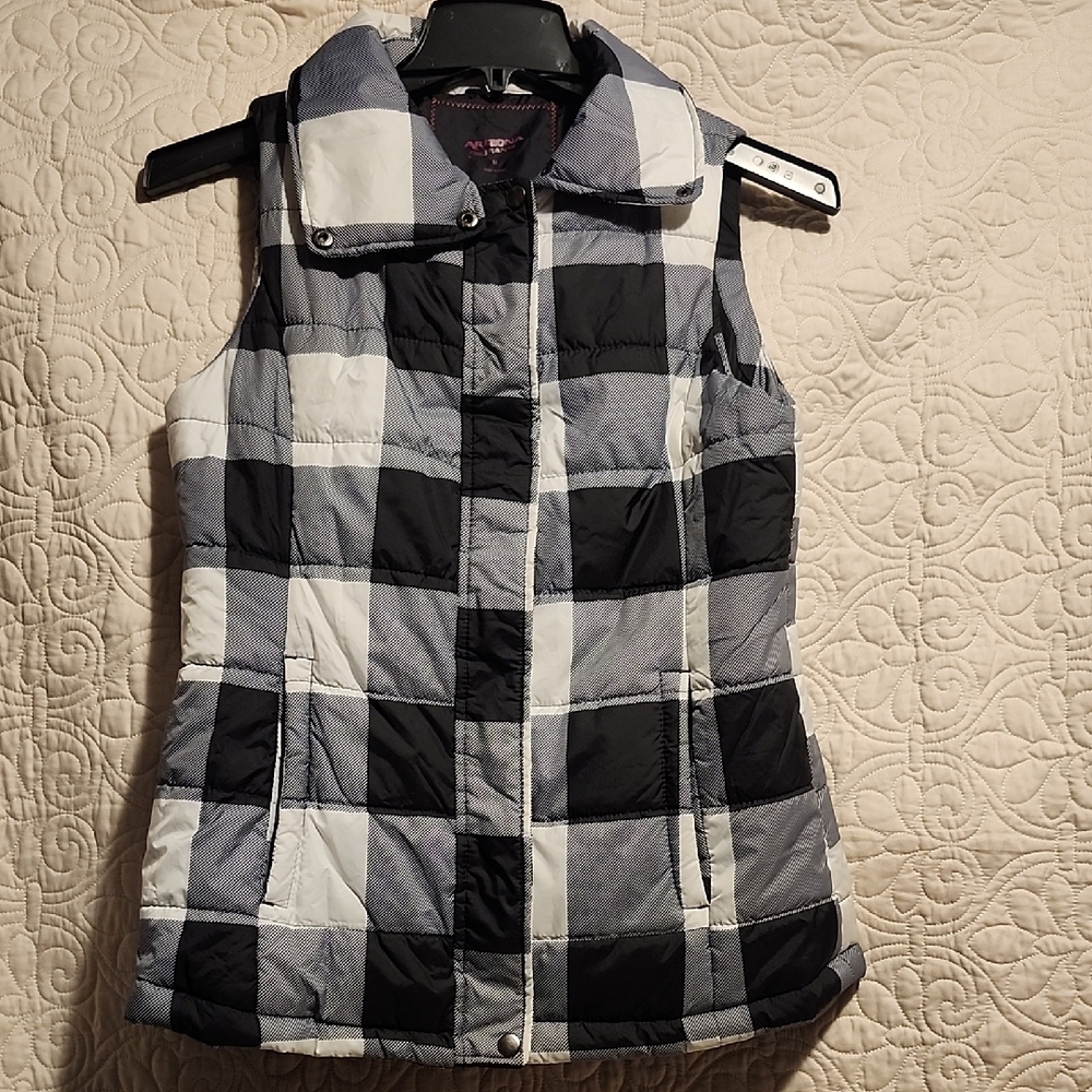 Arizona Jean Company Black and White Checkered Vest